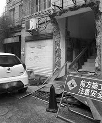 "2楼大姐反对加装电梯 商量结果是:先暂时"