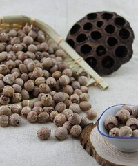 "用莲子制作的银耳莲子汤,滋润而不腻滞"