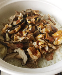 "香菇羊排煲仔饭,真叫一个香!"
