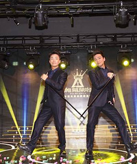 "王宝强蜡像入驻民族蜡像馆 “双胞胎”兄弟神同步"