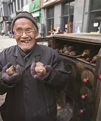 "“杭州好人多!”卖红薯大爷被感动,老板娘"