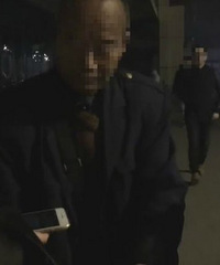 "大爷卖红薯求客别扫码,尽量给现金!网友听完原因后炸锅了"