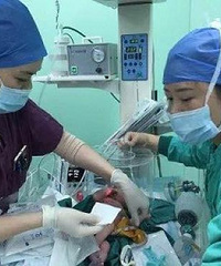 "孕妇突然胎盘早剥 医生1小时生死救援转危为安"