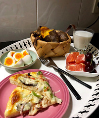 "#小学生早餐#牛奶,香菇披萨,烤红薯"
