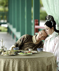 "李莎旻子演绎《花落宫廷错流年》 榴莲CP催泪撒糖"