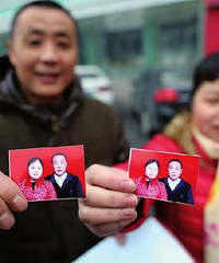 "男子与女友登记结婚时被告知“已婚” 当时人就蒙了"