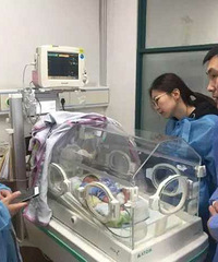 "男子去地里挖菜 却在大桥边发现一早产女婴"