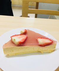"草莓芒果酸奶慕斯蛋糕"