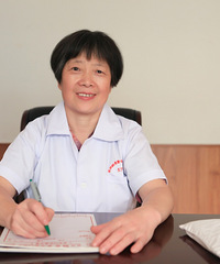 无奈 家里老太太跳广场舞精神十足,一坐下来就犯晕
