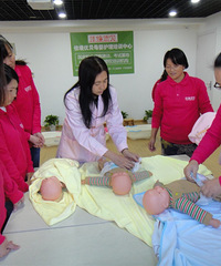 "月嫂/育婴师/催乳师/小儿推拿培训 月薪超9000"