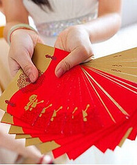 "女子结婚 好友收喜糖却不出份子钱"