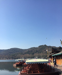 "嘎好的天气,免费的五A景区,坐坐船,晒晒太阳,补补钙"