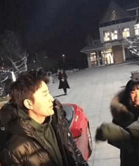 李小璐探班贾乃亮 网友献计:可以学学陈思诚