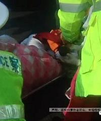 "高速上,孕妇说要大便,结果……孩子就生下来了…"