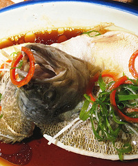 家常美食 -- 葱油鲈鱼