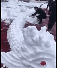 雪地做出一条长龙!真的是看呆了!