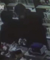 "因太爱孙子,住复式楼开路虎车的奶奶竟做出"