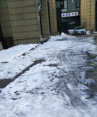 这里的雪不归物业管?