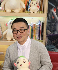 梁朝伟现身成都送红包 盛赞李宇春很专业