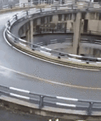 1440°的弯道,都要转晕了