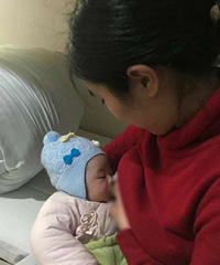 "宁波护士当起临时妈妈 为患者宝宝喂奶"
