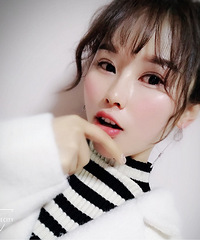 撸了个妆,穿了件外套,摇身一中华取名网变成为网红。