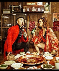 "吃着火锅拍一套婚纱照是什么体验"