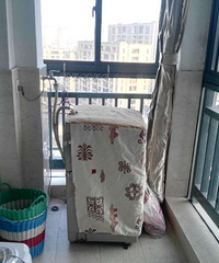 "精装修电梯房,湖墅嘉园两室两厅,包物业费只要4200,可小刀"