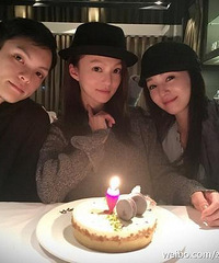 张韶涵晒与妹妹弟弟的合影 三人神相似令网友分不清