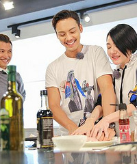《锋味》首季收官 谢霆锋行走四年世界寻味