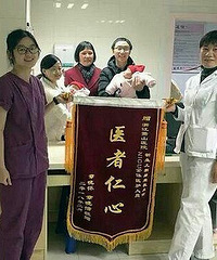 "萧山一妈妈早产生下袖珍双胞胎,姐姐2斤多"