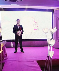 "花1万多拍的婚礼照竟是这画风,新婚夫妇瞬间无"