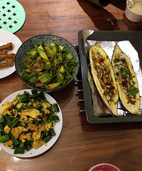 "秋葵炒蛋+黑胡椒蘑菇+卤鸡爪+凉拌牛肉"