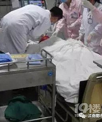 "在校大学生宫颈癌晚期去世,母亲痛骂是男朋"