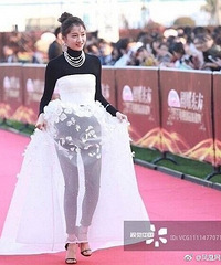 关晓彤秋衣秋裤现身红地毯被吐槽 网友:求你换一个造型师吧!