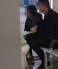 "杭州一名40多天大的婴儿昨晚和父母同睡一床 今早没了呼吸心跳"