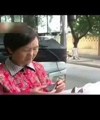 "买回的莲藕发黑变紫,有人说被药水泡过?速"