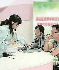 "妻子查出宫颈癌后,年轻夫妻人间蒸发!杭州医生一个电话救了一家人