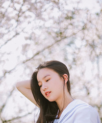 看到樱花下跳跃的少女,感觉一切都能被治愈!