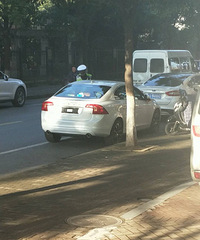 路上一直抄牌,边上公园建临时停车场可行吗?