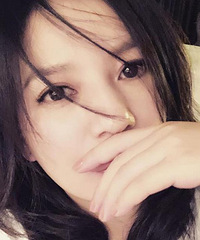 赵薇晒自拍魅惑大眼女神范十足 无奈小肉手太抢眼