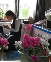 "任性啊!城东牛肉摊老板娘回家坐月子,要买肉得自己切"