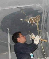 "下城区卫生间做防水师傅13355813370专业防水补漏保五年"