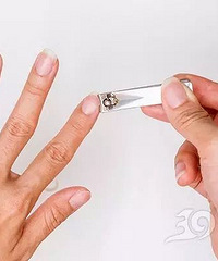 "指甲多久剪一次最合适?应该从哪里开始剪起"