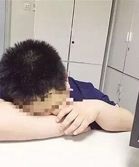 "10岁男孩体重竟达190斤!一晚上呼吸停"