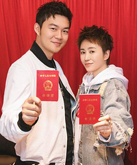 “双10亿女主”马丽领证结婚 :等不到长发及腰就嫁了