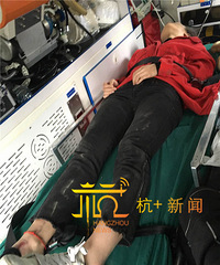 今早!25岁姑娘骑电动车上机动车道,一辆工程车开过来…