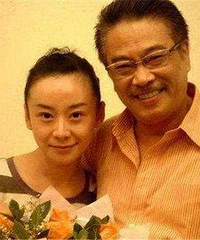 他早年留下风流债,如今要承担三个家庭的开销