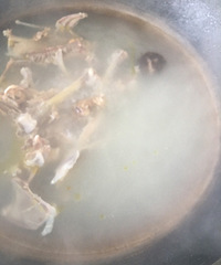 买了只吴山烤鸡吃不完 想着法子做出了这些!