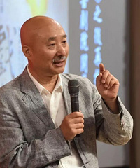 64岁陈佩斯朋友圈曝光 池边钓鱼穿着朴实爱养生